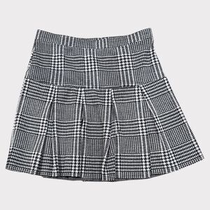 Art Class Houndstooth Plaid Pleated Skirt – Size L (10/12)